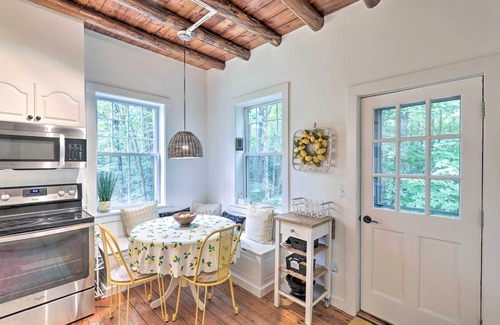 Jaffrey Cabaña | Charming Jaffrey Cottage w/ Deck & Grill!