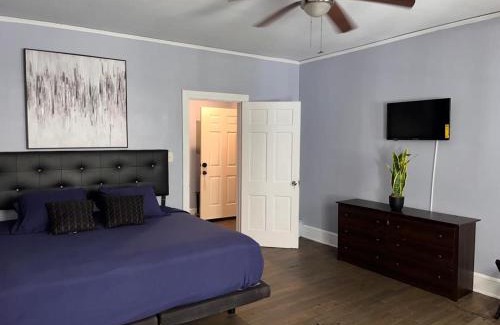 Decatur Apartamento | Charming King bed & Queen Sofa bed & TV Wifi