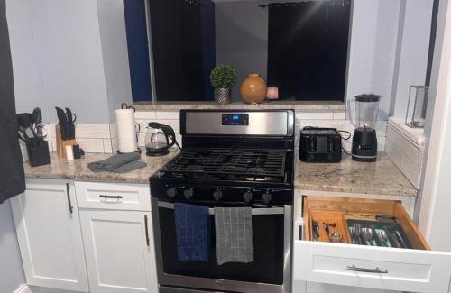 Decatur Apartamento | Charming King bed & Queen Sofa bed & TV Wifi