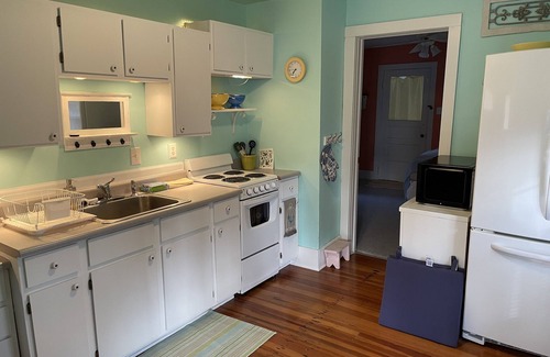 Lakeside Cabaña | Charming Lakeside Cottage