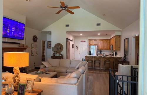 Little Kowaliga Cabina | Charming lake cabin on beautiful Lake Martin - 6 bedrooms, sleeps 17