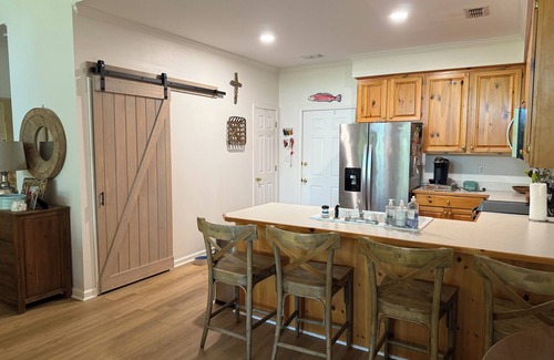 Little Kowaliga Cabina | Charming lake cabin on beautiful Lake Martin - 6 bedrooms, sleeps 17