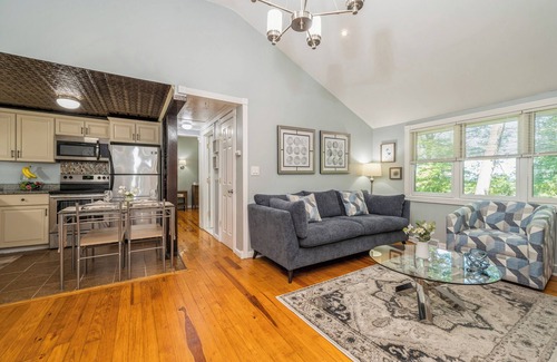 Hamburg Cabaña | Charming Lake Community Cottage 2BR Retreat Near Mountain Creek