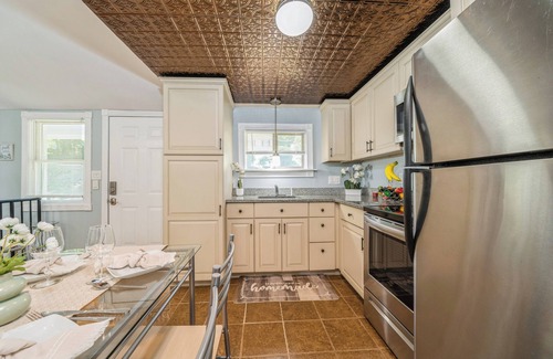Hamburg Cabaña | Charming Lake Community Cottage 2BR Retreat Near Mountain Creek