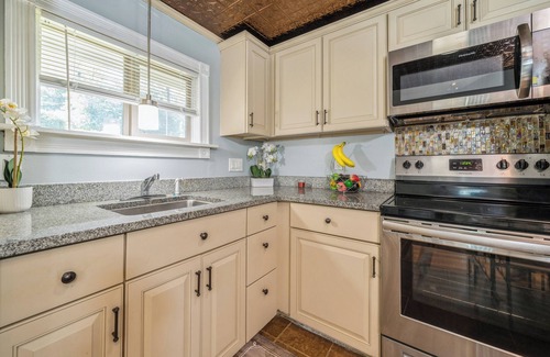 Hamburg Cabaña | Charming Lake Community Cottage 2BR Retreat Near Mountain Creek