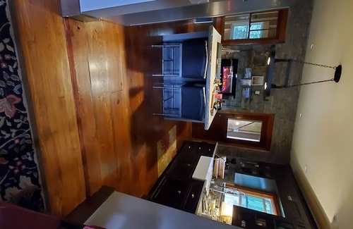 Lehman Casa | Charming lake front craftsman cottage