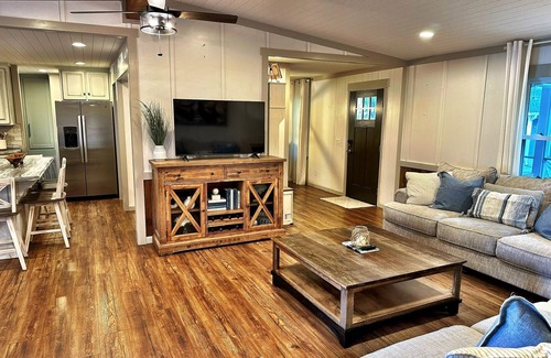 Milledgeville Casa | Charming Lake Front Home and Pavilion