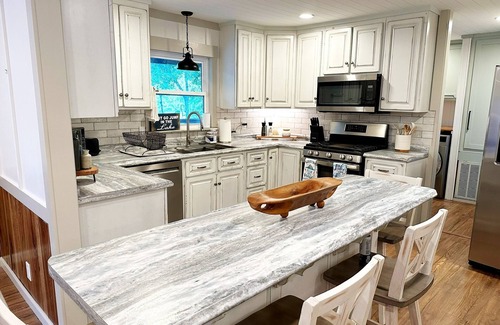 Milledgeville Casa | Charming Lake Front Home and Pavilion