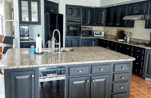 Lake Toxaway Casa | Charming Lake Front Home on Lake Toxaway with Private Dock and Deck- Sleeps 9
