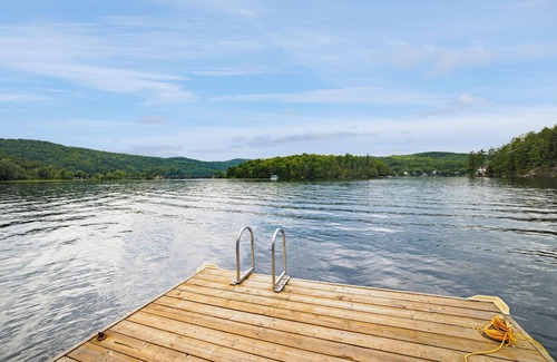 Val-des-Monts Cabaña | Charming lake house close to ski hill with spa