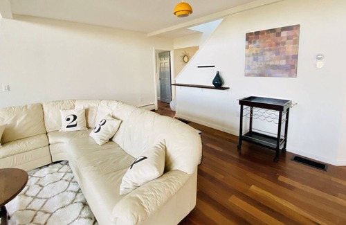 Goshen Casa | Charming lake house- 5 mins from the lake access point!
