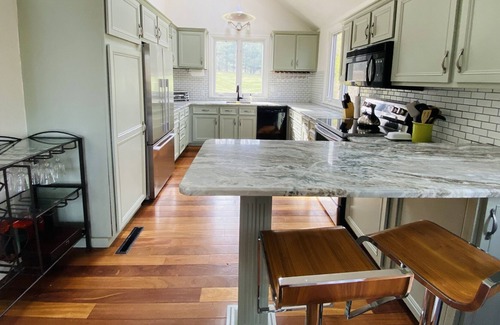 Goshen Casa | Charming lake house- 5 mins from the lake access point!