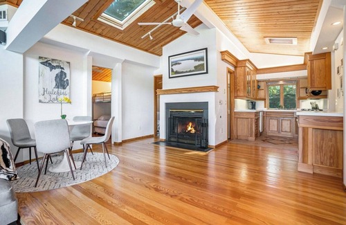 Fennville Casa | Charming Lake House Getaway