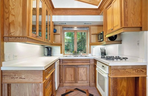 Fennville Casa | Charming Lake House Getaway