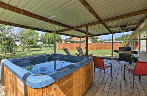 Canyon Lake Casa | Charming Lake Retreat with Patio and Boat Parking!
