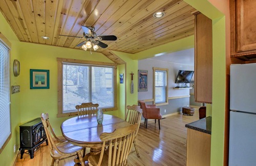 Lake Ripley Cabaña | Charming Lake Ripley Cottage w/ Water View!