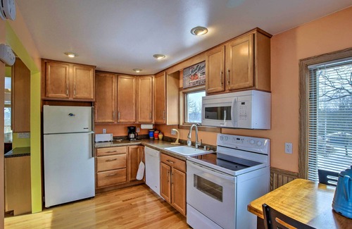 Lake Ripley Cabaña | Charming Lake Ripley Cottage w/ Water View!