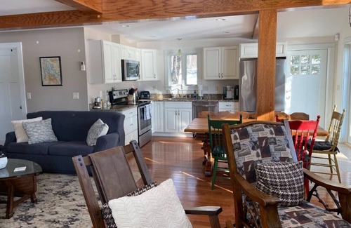 Mirror Lake Cabaña | Charming Lakefront Cottage on Winter Harbor – Your Perfect Escape
