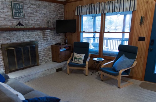 Ridgeway Cabaña | Charming Lakefront Cottage, with wrap-around deck, 270-degree views