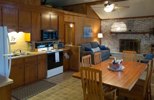 Ridgeway Cabaña | Charming Lakefront Cottage, with wrap-around deck, 270-degree views