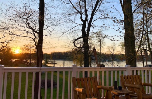 Vandalia Cabaña | Charming Lakefront Cottage