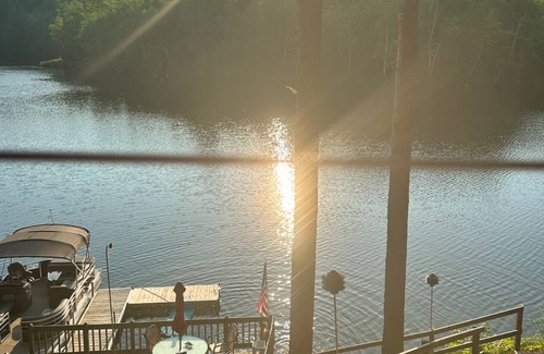 Woodbury Cabaña | Charming lakefront family Cottage w/ hot tub and fire pit!