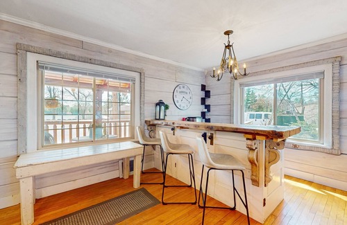 Arbor Vitae Cabina | Charming lakefront cabin with fireplace, cozy interior, streaming, & partial AC