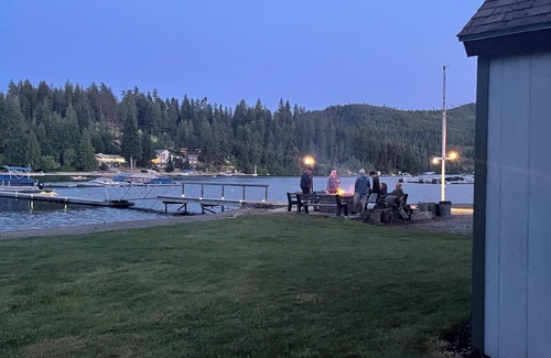 Spirit Lake Cabina | Charming Lakefront Fireside 3BR in Spirit Lake with Dock-space WiFi, AC, Pets OK