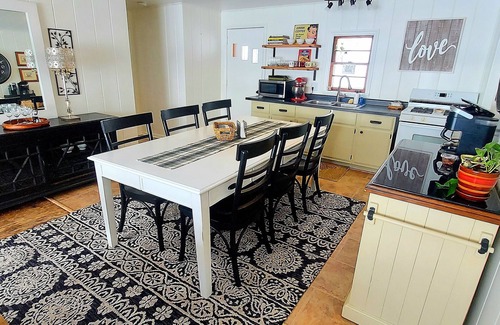 Ely Cabaña | Charming lakeshore cottage in Ely. The perfect family or couples getaway.