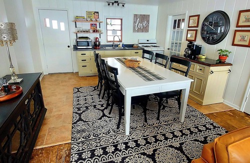 Ely Cabaña | Charming lakeshore cottage in Ely. The perfect family or couples getaway.