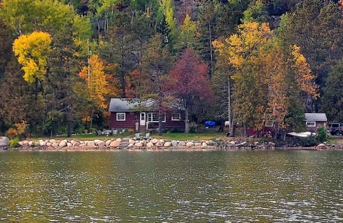 Ely Cabaña | Charming lakeshore cottage in Ely. The perfect family or couples getaway.