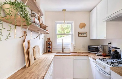 Alburg Cabaña | Charming Lakeside 2-bedroom cottage in lovely Alburgh, VT