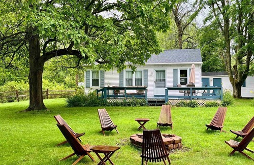 Alburg Cabaña | Charming Lakeside 2-bedroom cottage in lovely Alburgh, VT
