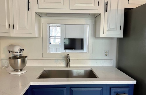 South End Casa | Charming Lakeside Beach House, three bedrooms in fabulous Burlington