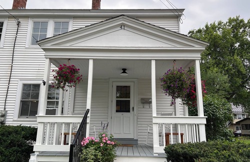 South End Casa | Charming Lakeside Beach House, three bedrooms in fabulous Burlington