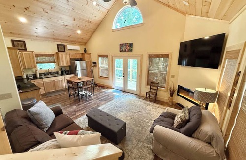 Eagle Rock Cabaña | CHARMING Lakeside Cottage