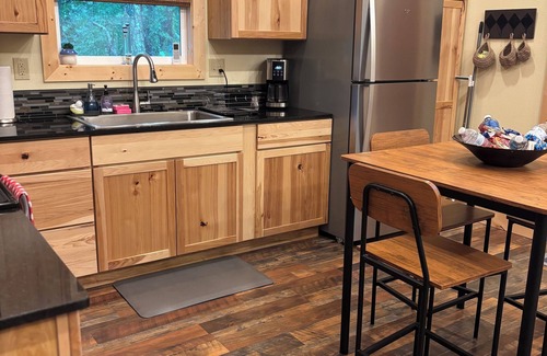 Eagle Rock Cabaña | CHARMING Lakeside Cottage