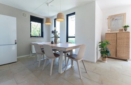 Ewijk Villa | Encantadora escapada junto al lago con comodidad moderna y vistas al agua impresionantes. Perfecta para un retiro pacífico o una escapada romántica.