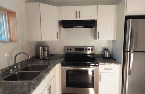 Rideau Lakes Cabaña | Charming Lakeview Cottage on Waterfront -2 bedroom in Marvelous Westport Ontario