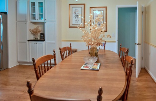 Guild Casa | Charming Lakeview Retreat