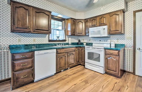 Lewisburg Casa | Charming Lewisburg Home w/ Hot Tub & Games!