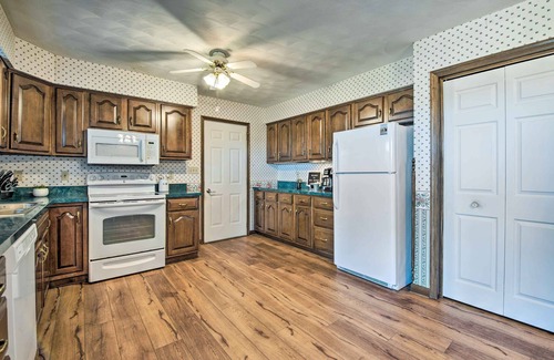 Lewisburg Casa | Charming Lewisburg Home w/ Hot Tub & Games!