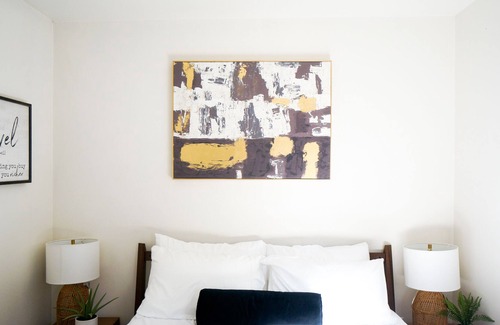 South Beacon Hill Cabaña | Charming light-filled cottage near airport and DT