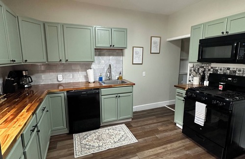 Cortland Apartamento | Charming Lincoln 4BR Apt