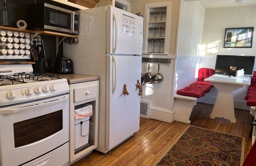 East Harriet Casa | Charming Linden Hills Cottage steps from Lake Harriet & Lake Bde Maka Ska