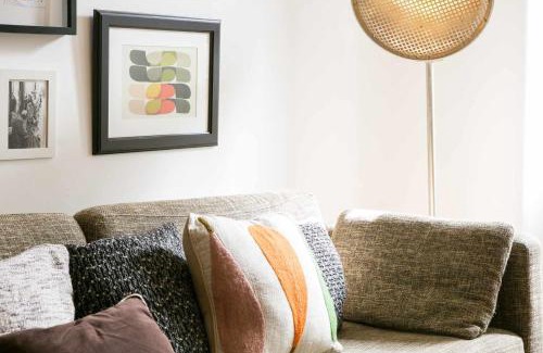 Santo Amaro Apartamento | Charming Lisbon Home with Terrace St Amaro