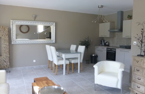 Sias Casa | Pequeña casa nueva Casa Provenzal con piscina privada en zona tranquila