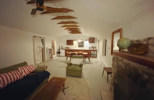 Phoenicia Cabaña | Charming Little Cottage with Mountain Views and Cozy Fireplace