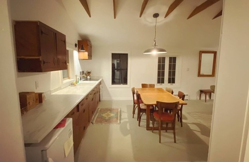 Phoenicia Cabaña | Charming Little Cottage with Mountain Views and Cozy Fireplace