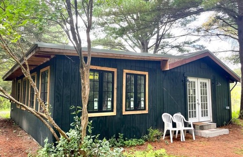 Phoenicia Cabaña | Charming Little Cottage with Mountain Views and Cozy Fireplace